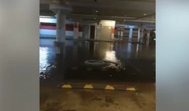 הצפה בקניון מודיעין (צילום: אמיר מלר)