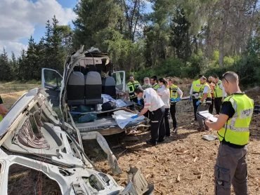 זירת התאונה בכביש 443 (צילום: דוברות מד"א)