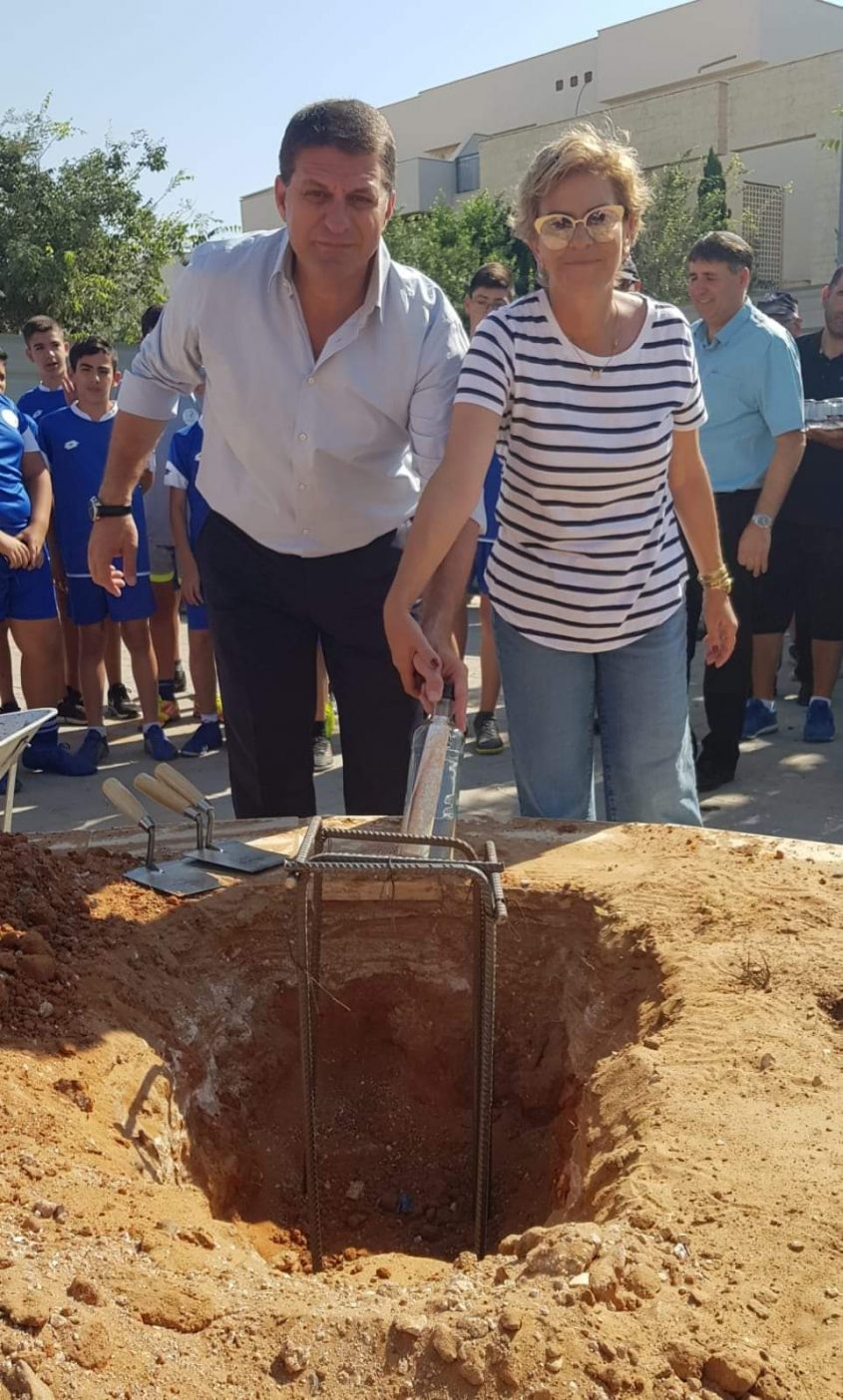מנהלת עירוני ה' ליאת אפלבוים וראש העיר חיים ביבס (צילום: דוברות עיריית מודיעין מכבים רעות)