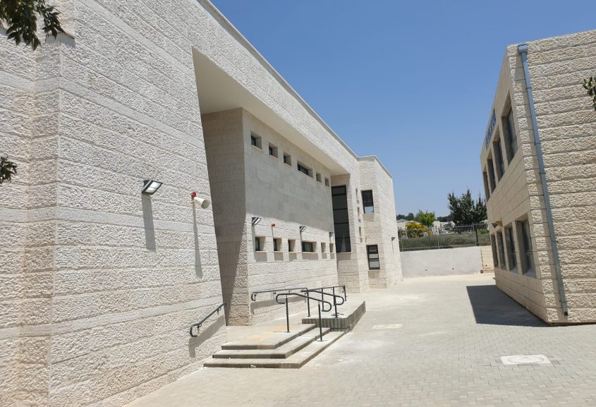 המבנה החדש בבית הספר אריאל (צילום: דוברות עיריית מודיעין מכבים רעות)