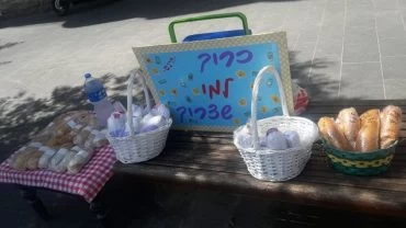 דוכן "כריך למי שצריך" (צילום: אסנת משה)
