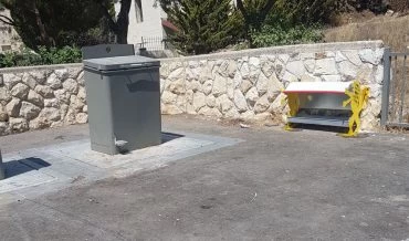 פינות האכלה לחתולים בארמון הנציב בירושלים (צילום: דוברות עיריית ירושלים)