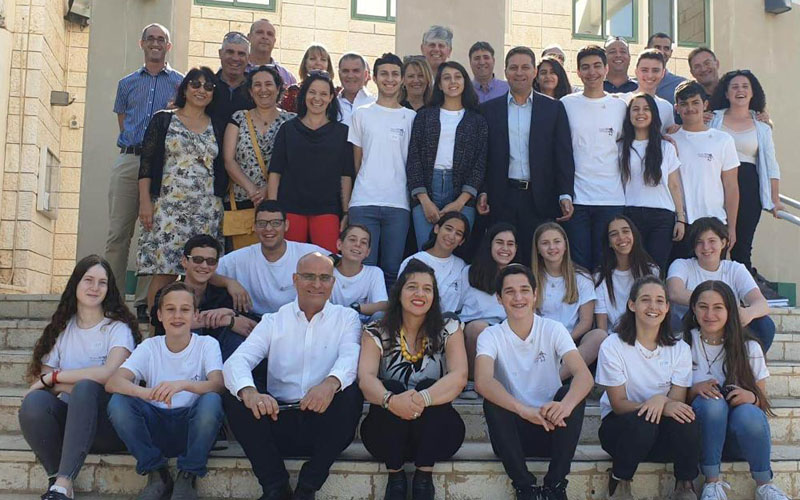 חברי מועצת התלמידים של מודיעין ביום חילופי השלטון בשנה שעברה (צילום: דוברות העירייה)