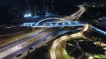 הגשר המחבר בין שכונת נופים לבין שכונת הציפורים (צילום: דוברות עיריית מודיעין מכבים רעות)