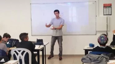עמרי קינגסלי הרצאות סמארטפון (צילום: אלנתן אליהו)