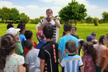 תקיעת שופר בפארק (צילום: אור תורה סטון)