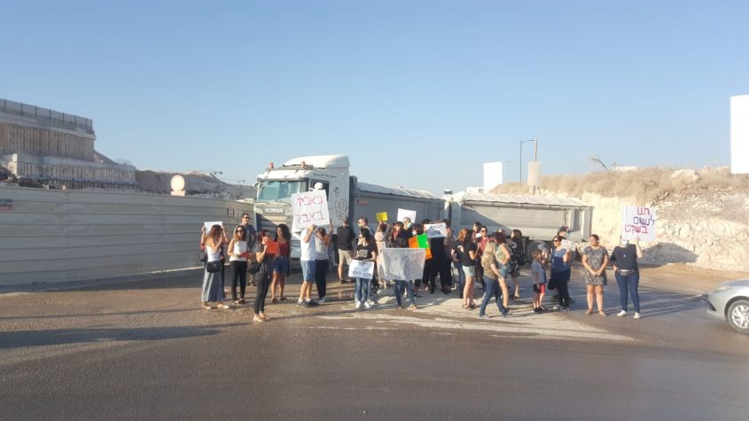 ההפגנה הבוקר בשכונת אבני חן (צילום: נאוה אילון)