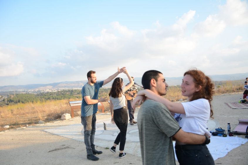 קבלת שבת בתיתורה (צילום: ליאל פלג)
