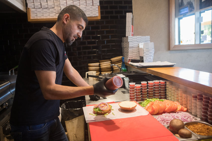 הבורגנים (צילום: יובל כהן אהרונוב)