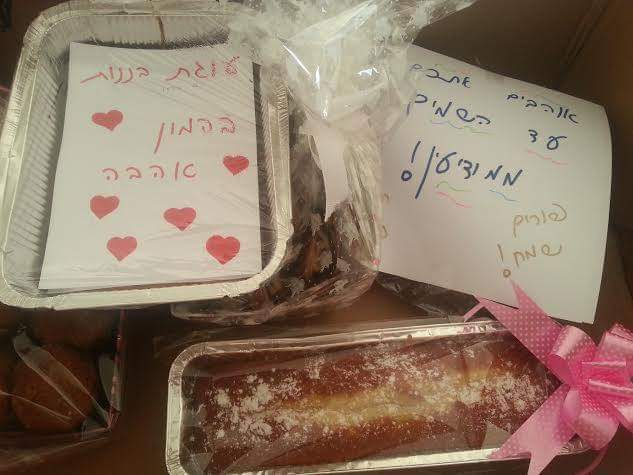 עוגות שנאפו על ידי תושבי מודיעין (צילום: נאוה שפיגל)