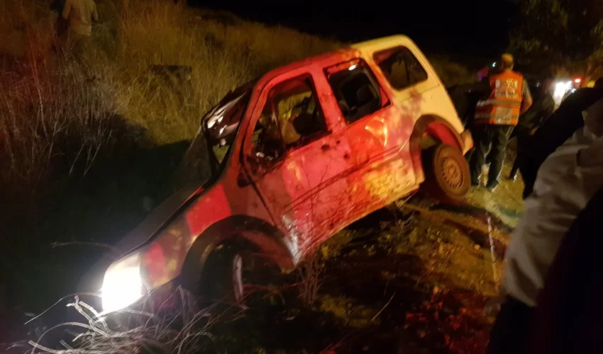 רכב התהפך בשדרות החשמונאים (צילום: תיעוד מבצעי איחוד הצלה)
