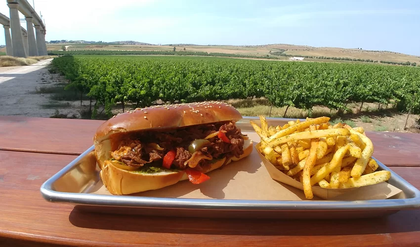 DMZ קרון האוכל (צילום: דף הפייסבוק של DMZ - Killer Sliders)