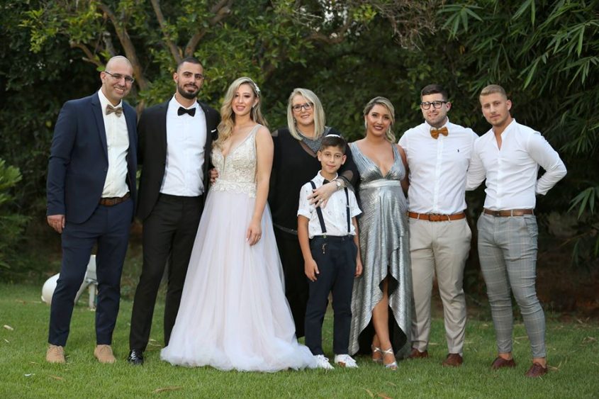 אריאלה פיקסלר אלון עם משפחתה (צילום: פרטי)
