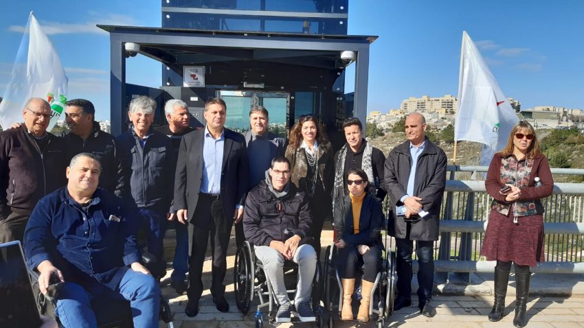 חניכת המעלית בפארק ענבה (צילום: דוברות עיריית מודיעין מכבים רעות)