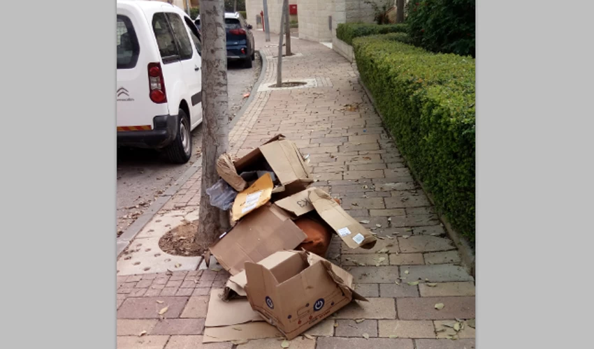 אשפה בשכונת אבני חן (צילום: דוברות עיריית מודיעין מכבים רעות)