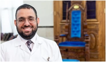 המוהל מוטי חזקיהו (צילום: דוד ליזרוביץ)