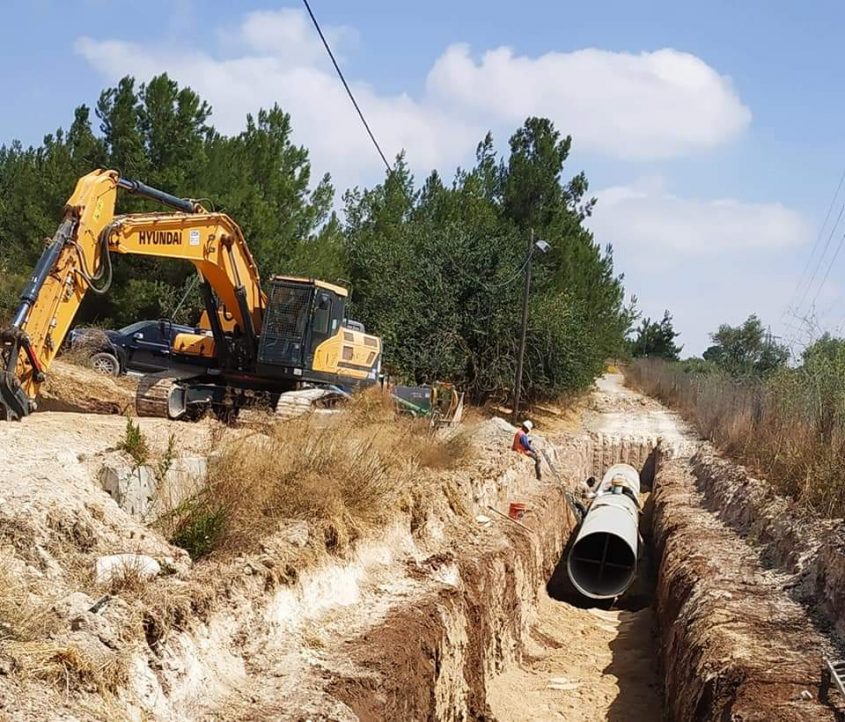 עבודות הנחת הצנורות בקיץ האחרון (צילום: אמרי ונדל)