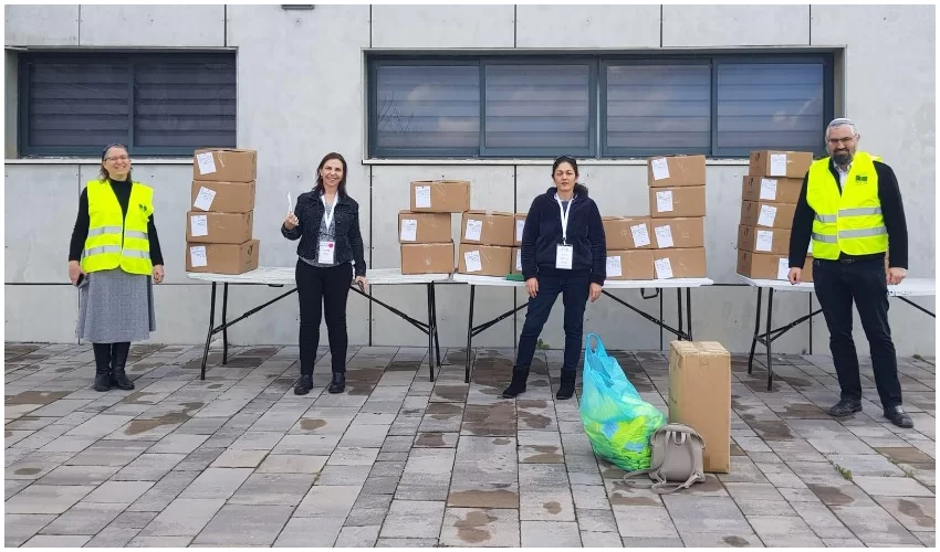 חלוקת מזון לקשישים בצל הקורונה (צילום: דוברות עיריית מודיעין-מכבים רעות)