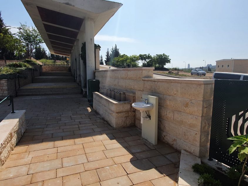 רחבת הטקסים, בית העלמין הצבאי במודיעין (צילום: דוברות עיריית מודיעין מכבים רעות)