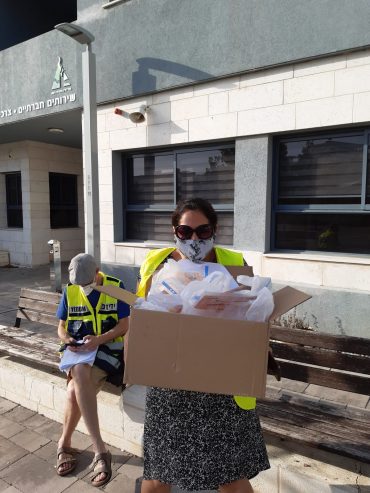 מתנדבי ידידים בעת משבר הקורונה (צילום: ארגון ידידים)