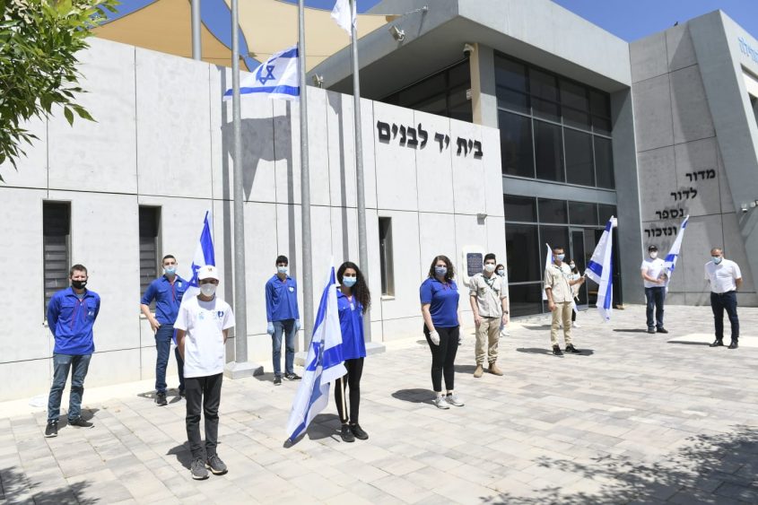משמרות הכבוד ליום הזיכרון (צילום: דוברות עיריית מודיעין מכבים רעות)