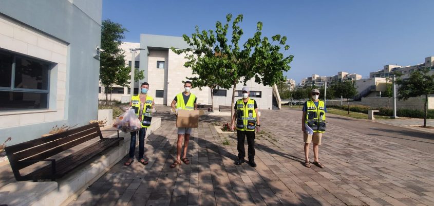 מתנדבי ידידים בעת משבר הקורונה (צילום: ארגון ידידים)