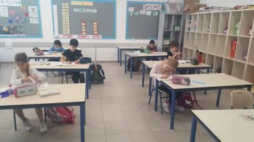 חוזרים לבית הספר במודיעין (צילום: דוברות עיריית מודיעין מכבים רעות)