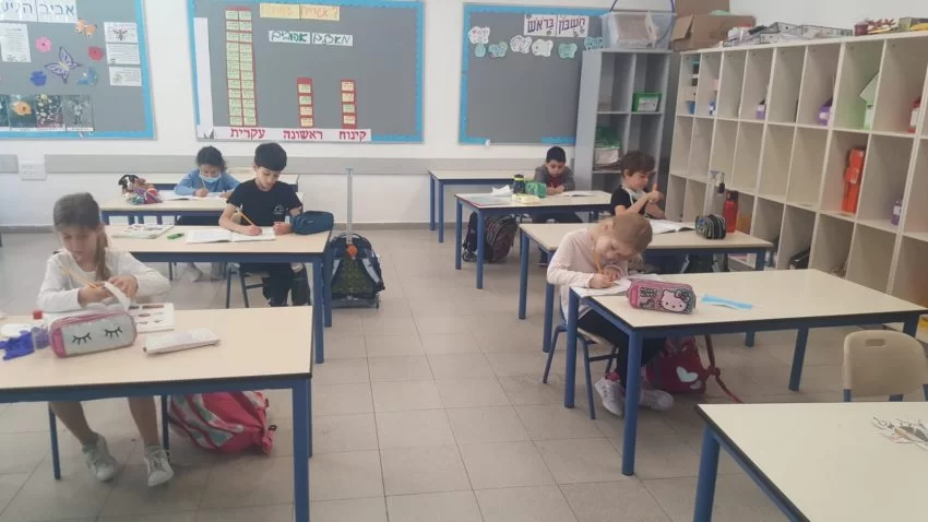 חוזרים לבית הספר במודיעין (צילום: דוברות עיריית מודיעין מכבים רעות)