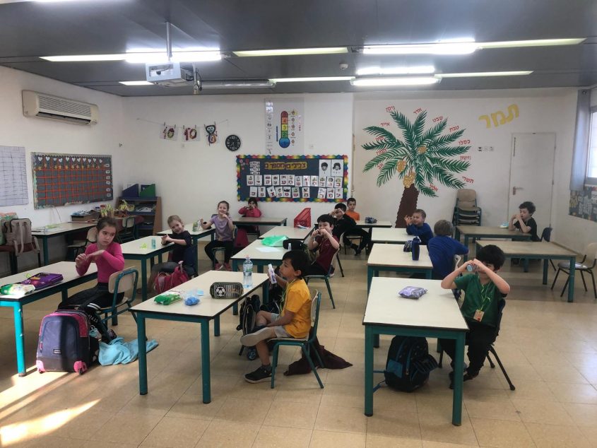 חוזרים לבית הספר במודיעין (צילום: דוברות עיריית מודיעין מכבים רעות)
