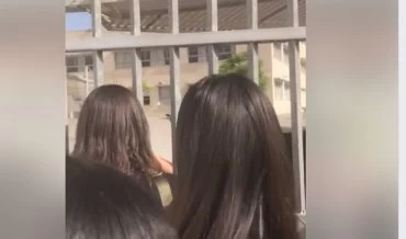 מחאת המכנסונים במודיעין (צילום: מתוך סרטון של תלמידה בתיכון)