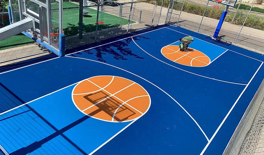 חידוש מגרש הכדורסל בעמק זבולון (צילום: דוברות עיריית מודיעין מכבים רעות)