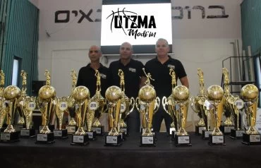 מנהלי המועדון - שמעון סלל רוה רודריגז, אשר חגי ולביא חלפי (צילום: עוצמה מודיעין)