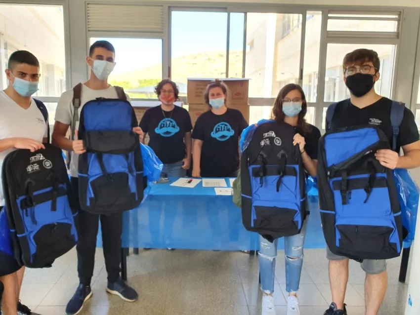 חלוקת תיקים למתגייסים במודיעין (צילום: דוברות עיריית מודיעין מכבים רעות)