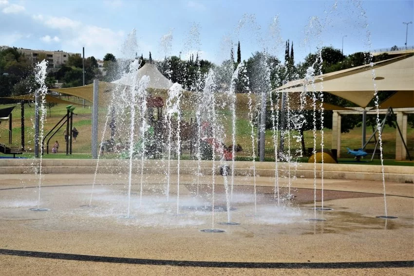 מזרקות בפארק ענבה (צילום: יואל תמנליס)