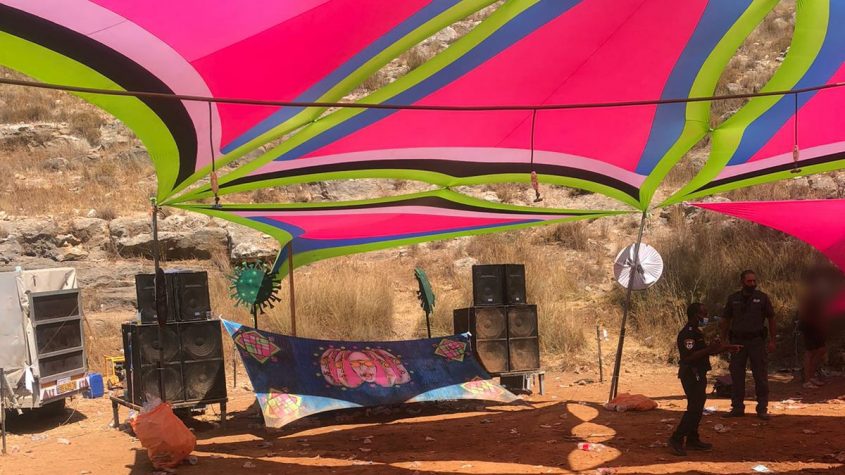 מסיבת היער ביער בן שמן בניגוד להגבלות הקורונה (צילום: דוברות המשטרה)