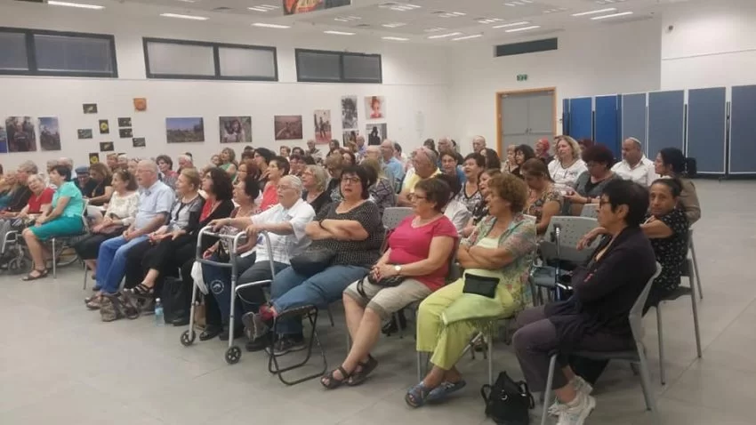 חוג לאזרחים הוותיקים במודיעין - תמונה להמחשה לפני הקורונה (צילום: דוברות עיריית מודיעין מכבים רעות)