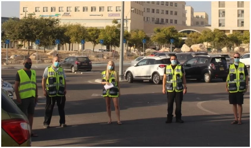 מתנדבי ידידים ונשות מודיעין (צילום: דוברות עיריית מודיעין מכבים רעות)