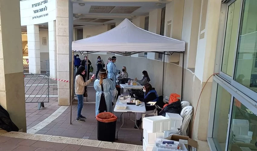 מתחם בדיקות הקורונה במודיעין (צילום: דוברות עיריית מודיעין מכבים רעות)