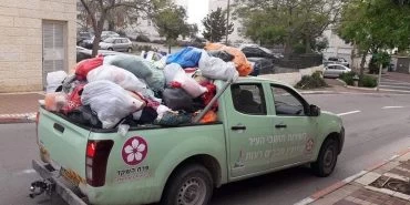 נערכים לניקיון פסח (צילום: דוברות עיריית מודיעין)