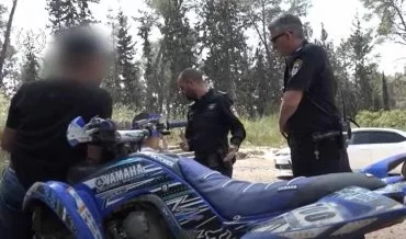 מתוך תיעוד מבצע האכיפה נגד נהגי הטרקטרונים ביער בן שמן ובאזור מודיעין (צילום: דוברות המשטרה)