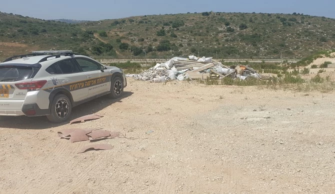 פסולת הבניין ברחוב יערות ישראל (צילום: דוברות עיריית מודיעין)