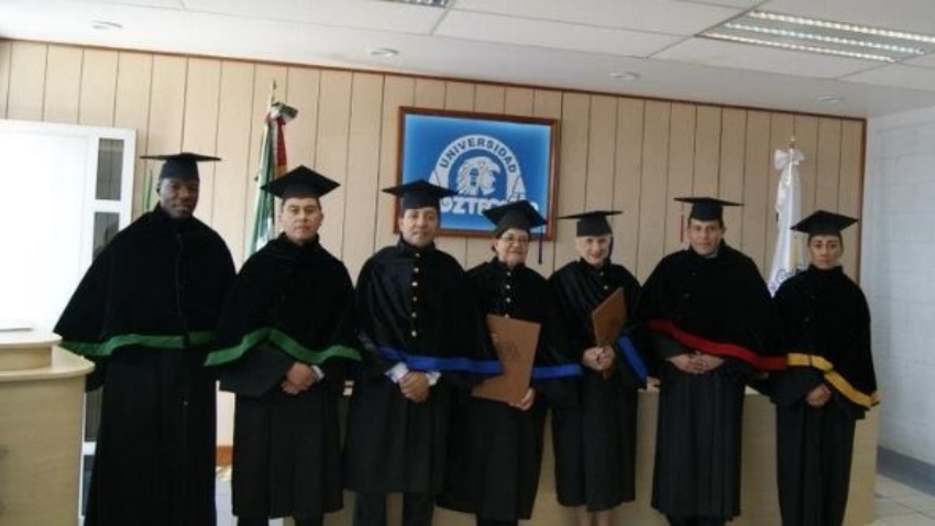 בוגרי אוניברסיטת 'אצטקה' שבמקסיקו. PHD INSTITUTE